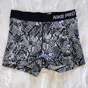 Nike pro snake skin